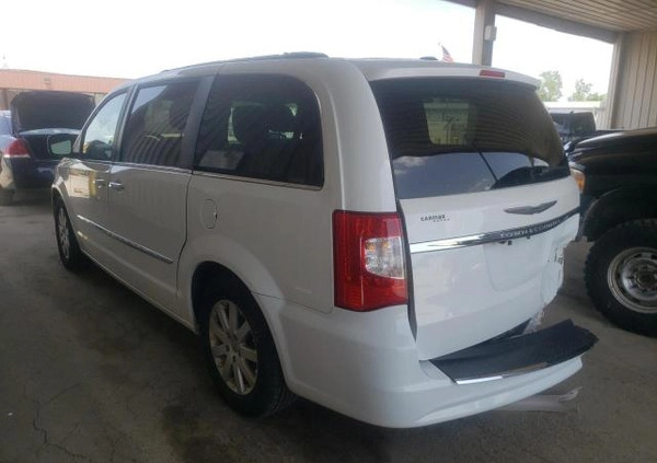 Chrysler Town &amp; Country cena 28900 przebieg: 98000, rok produkcji 2015 z Bełżyce małe 37